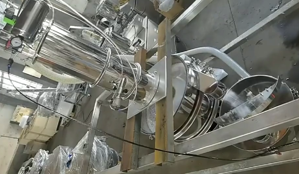 真空上料機(jī)接旋振篩、料倉試樹脂粉物料